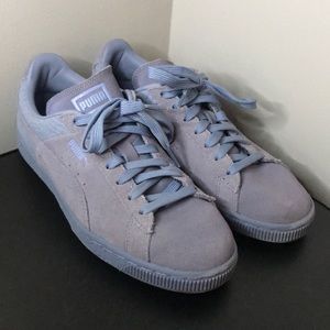 Light purple suede Pumas size 8